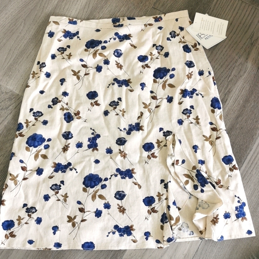NWT Jessica petite linen blend skirt. Cottagecore blue floral. Size 14